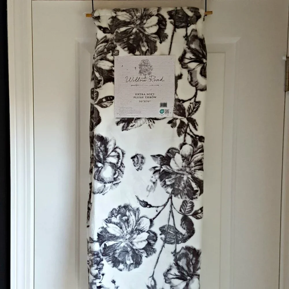 NEW! TOILE FLORAL ULTRA PLUSH THROW BLANKET